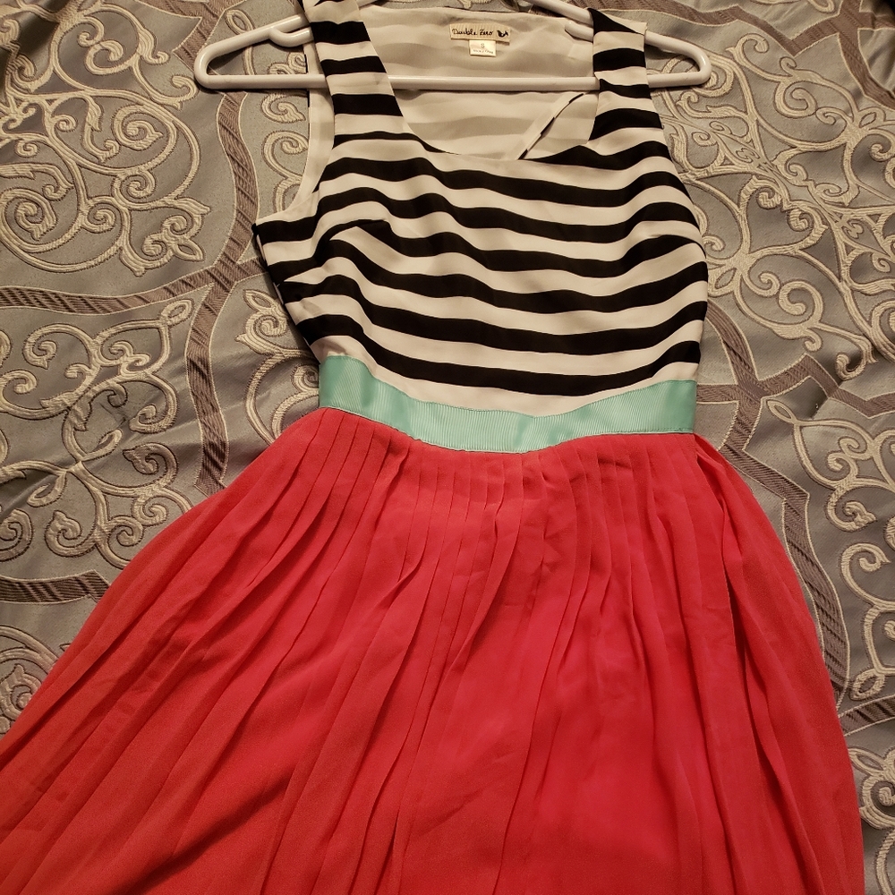 Dress - Picture 1 of 9